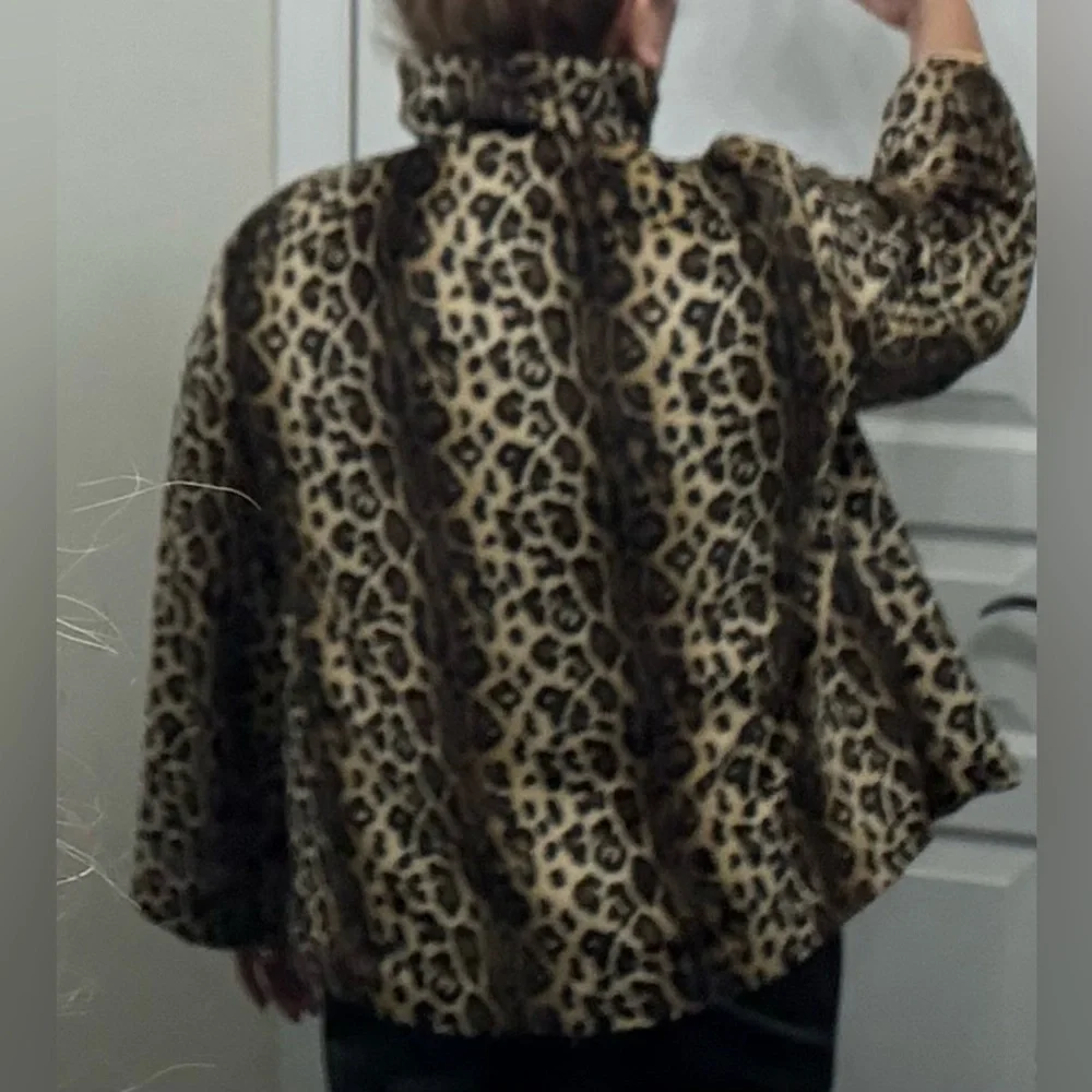 Jaclyn Smith chic faux